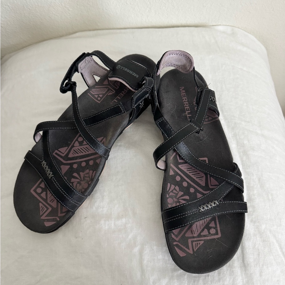 Merrell Women's Black and Pink Sandals